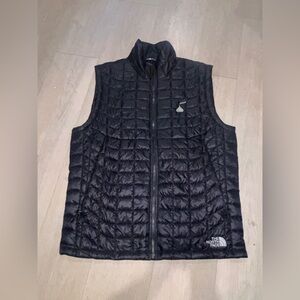 The North Face Men's Black Thermoball Trekker Insulated Puffer Vest Size M 2765